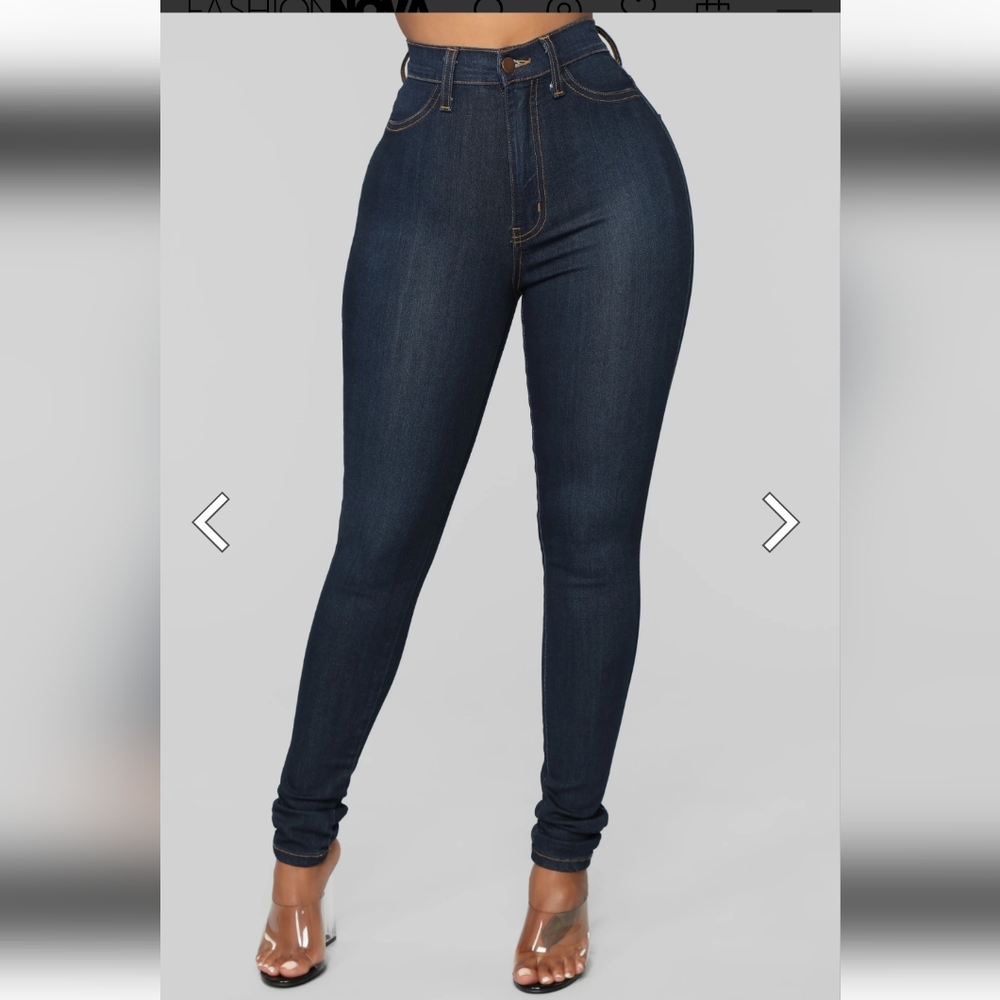 Classic High waisted skinny jeans. Dark Denim. Size 15